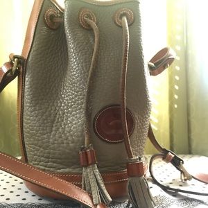 *Sold* Vintage Dooney & Bourke crossbody